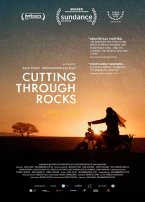 Caravana de mujeres: Cutting through rocks (VOSE)